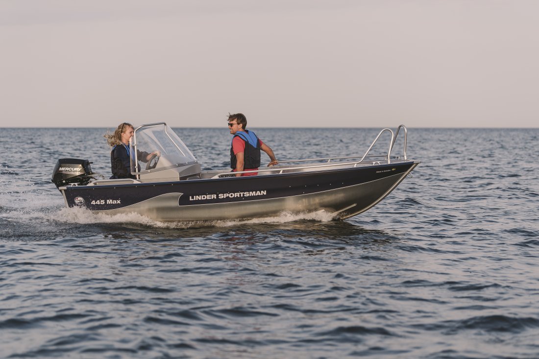 Linder Sportsman 445 max på vandet med Mercury motor